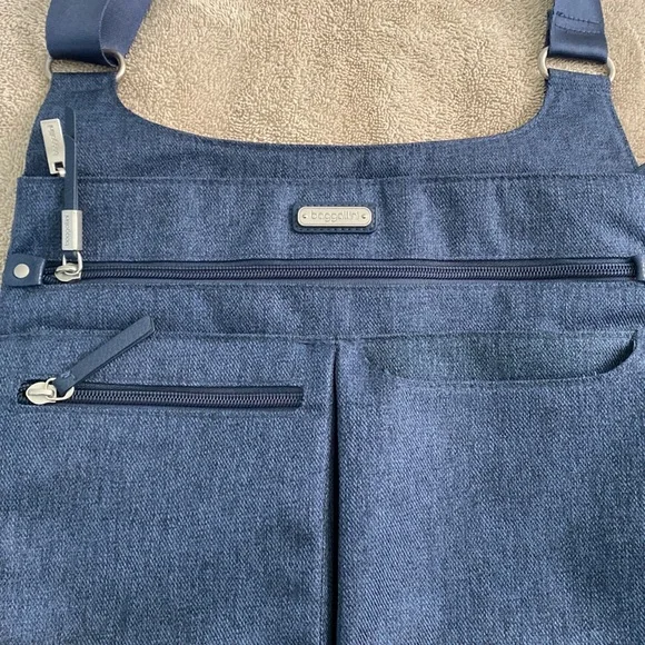 Baggallini Denim Blue Multi Pocket Purse - Picture 3 of 7